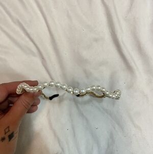 Elegant Pearl and Gold Headband